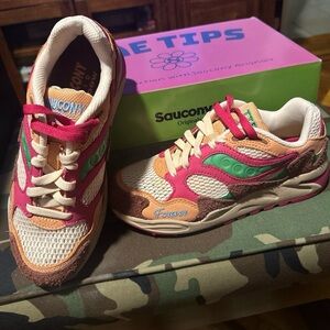 JAE TIPS Grid Shadow 2 Saucony